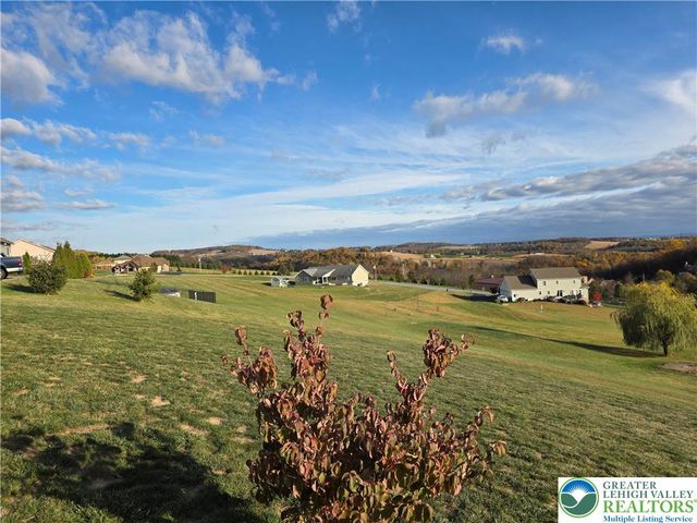 3393 Crestview Loop, Lehigh Twp, PA 18088