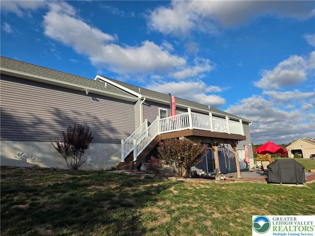 3393 Crestview Loop, Lehigh Twp, PA 18088