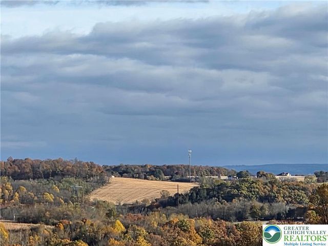 3393 Crestview Loop, Lehigh Twp, PA 18088