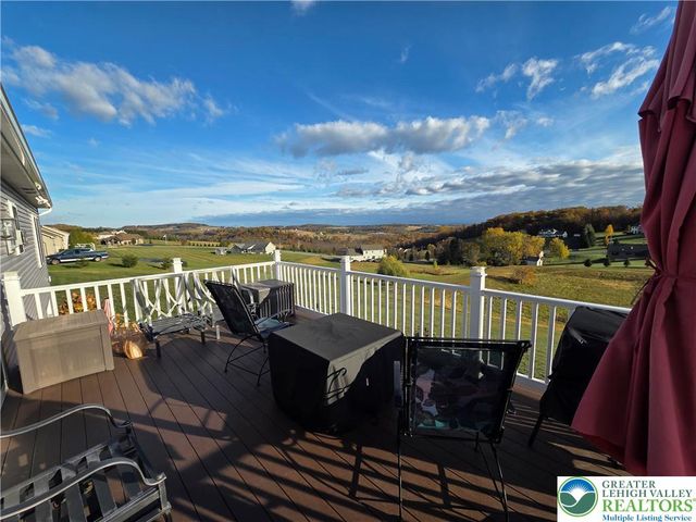 3393 Crestview Loop, Lehigh Twp, PA 18088