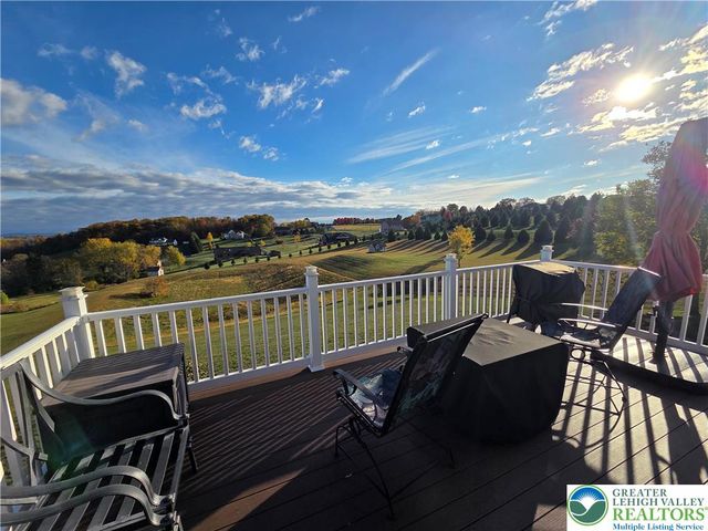 3393 Crestview Loop, Lehigh Twp, PA 18088