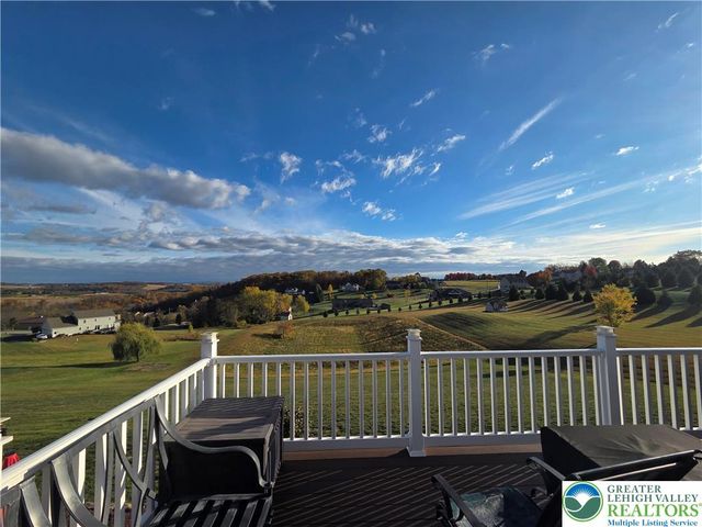 3393 Crestview Loop, Lehigh Twp, PA 18088