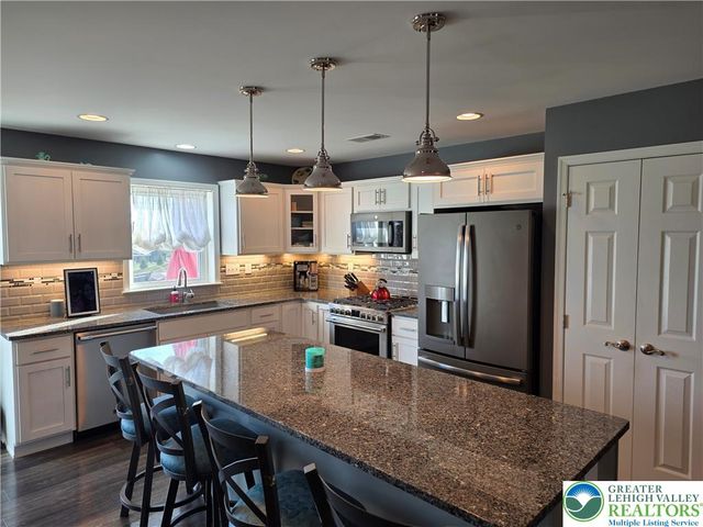 3393 Crestview Loop, Lehigh Twp, PA 18088