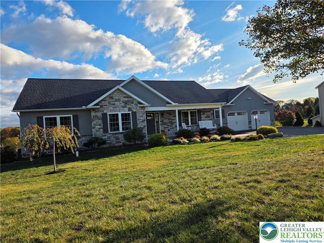 3393 Crestview Loop, Lehigh Twp, PA 18088