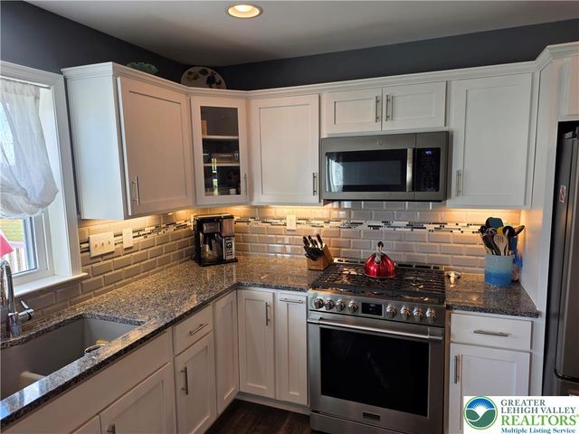 3393 Crestview Loop, Lehigh Twp, PA 18088