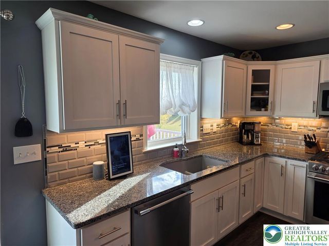 3393 Crestview Loop, Lehigh Twp, PA 18088