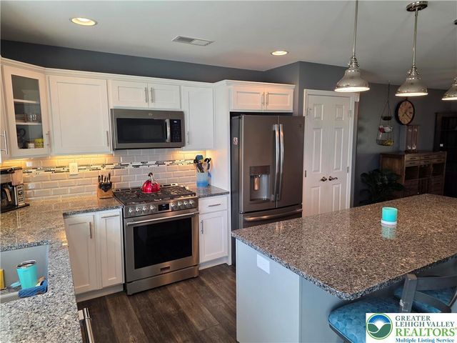 3393 Crestview Loop, Lehigh Twp, PA 18088