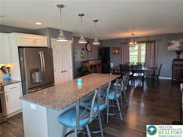 3393 Crestview Loop, Lehigh Twp, PA 18088