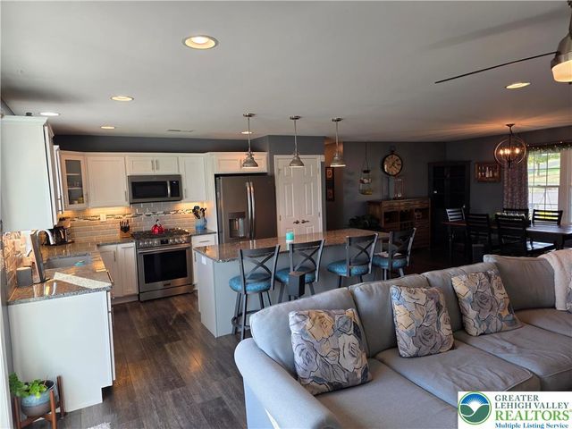 3393 Crestview Loop, Lehigh Twp, PA 18088