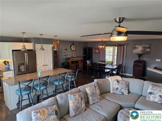 3393 Crestview Loop, Lehigh Twp, PA 18088