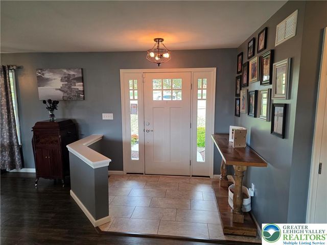 3393 Crestview Loop, Lehigh Twp, PA 18088