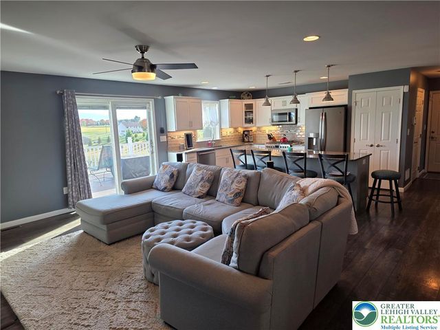 3393 Crestview Loop, Lehigh Twp, PA 18088