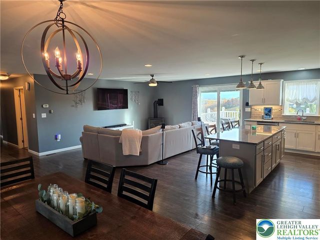 3393 Crestview Loop, Lehigh Twp, PA 18088