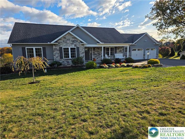 3393 Crestview Loop, Lehigh Twp, PA 18088