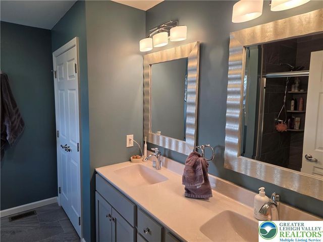 3393 Crestview Loop, Lehigh Twp, PA 18088