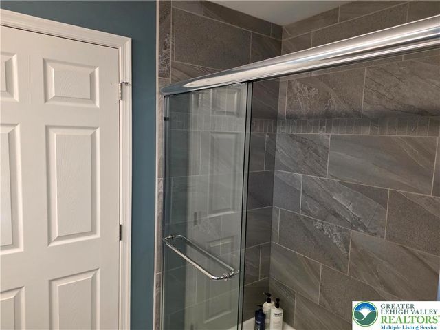 3393 Crestview Loop, Lehigh Twp, PA 18088