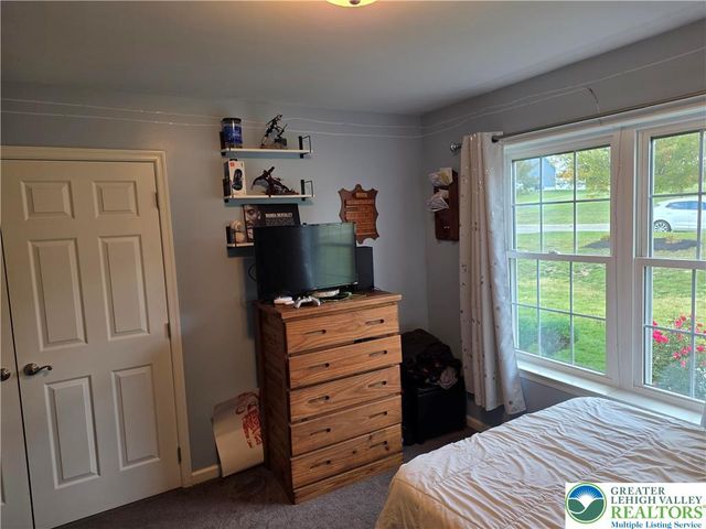 3393 Crestview Loop, Lehigh Twp, PA 18088