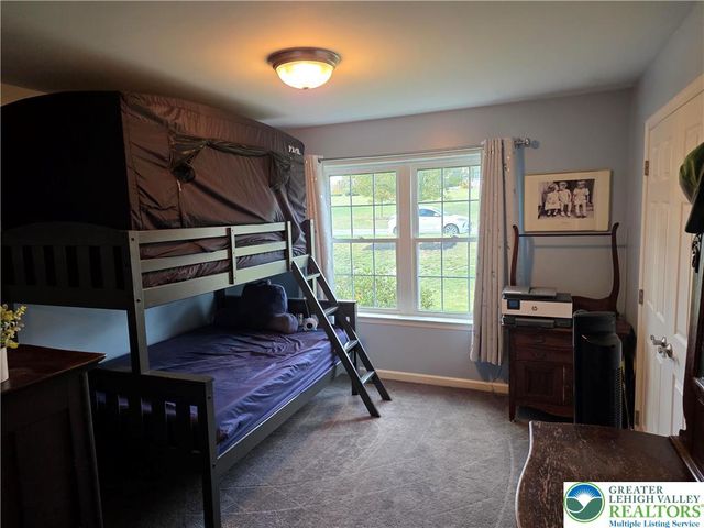 3393 Crestview Loop, Lehigh Twp, PA 18088