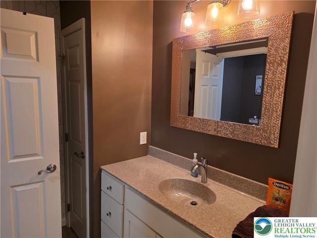 3393 Crestview Loop, Lehigh Twp, PA 18088