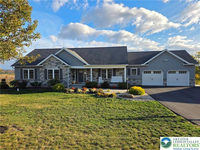3393 Crestview Loop, Lehigh Twp, PA 18088