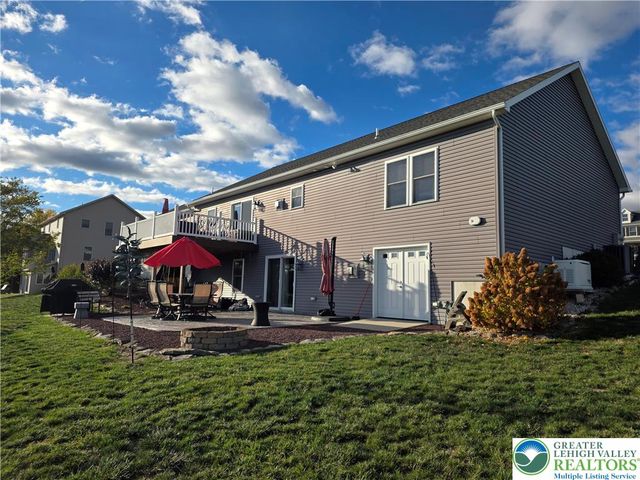 3393 Crestview Loop, Lehigh Twp, PA 18088