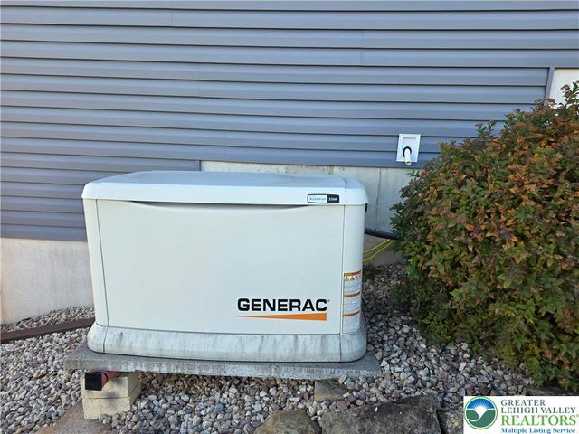 3393 Crestview Loop, Lehigh Twp, PA 18088