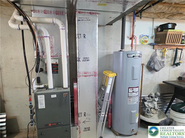 3393 Crestview Loop, Lehigh Twp, PA 18088