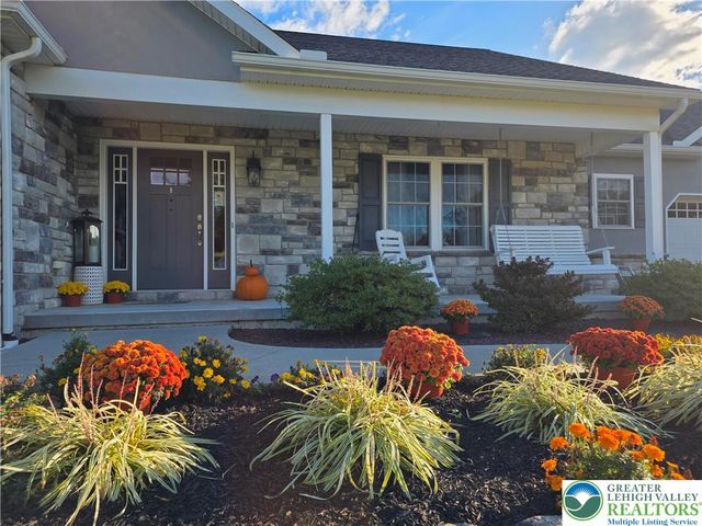 3393 Crestview Loop, Lehigh Twp, PA 18088