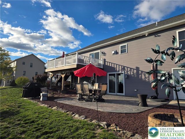 3393 Crestview Loop, Lehigh Twp, PA 18088