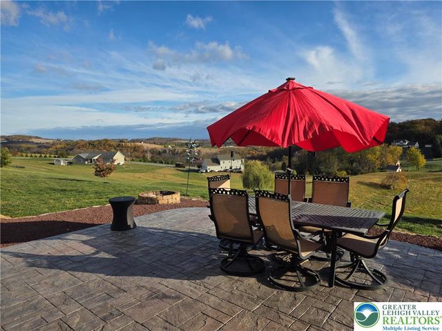 3393 Crestview Loop, Lehigh Twp, PA 18088