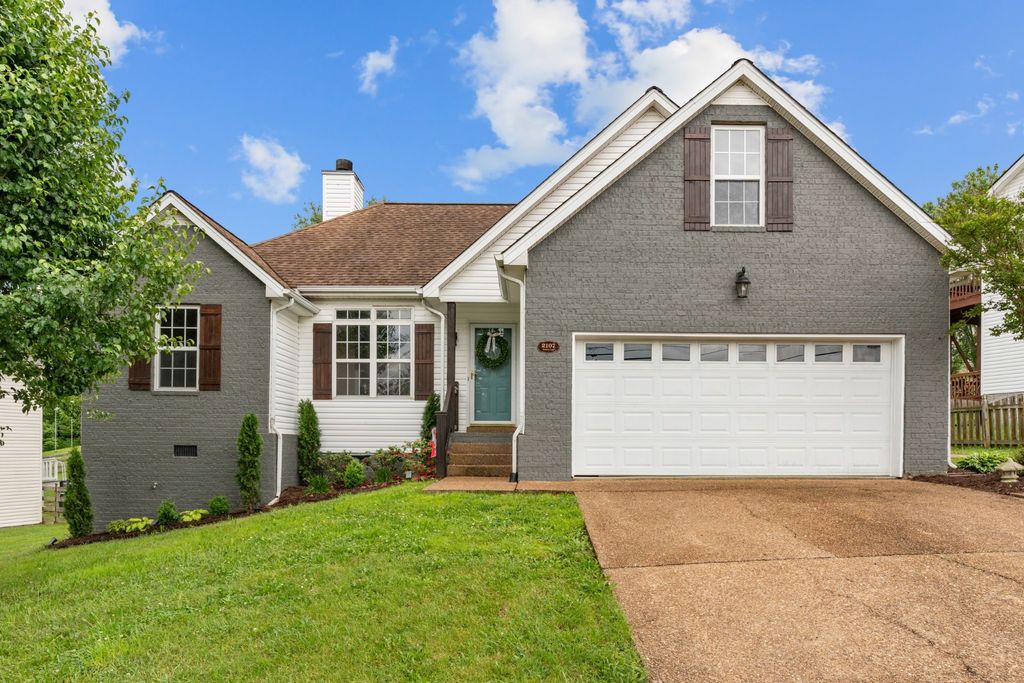2107 Debbie Ln, La Vergne, TN 37086