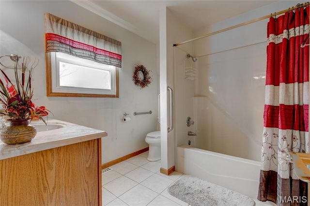 79 Rolling Meadows Drive, Godfrey, IL 62035