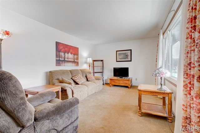 79 Rolling Meadows Drive, Godfrey, IL 62035