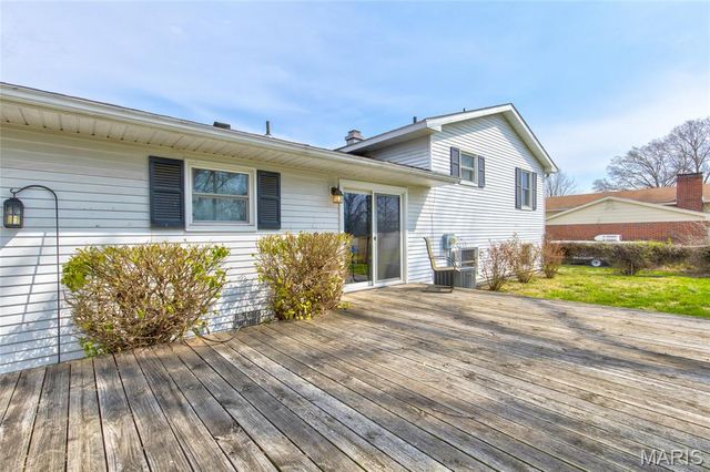 79 Rolling Meadows Drive, Godfrey, IL 62035