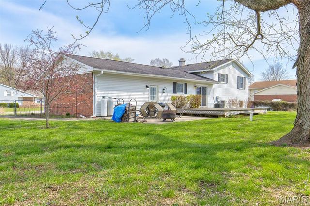 79 Rolling Meadows Drive, Godfrey, IL 62035