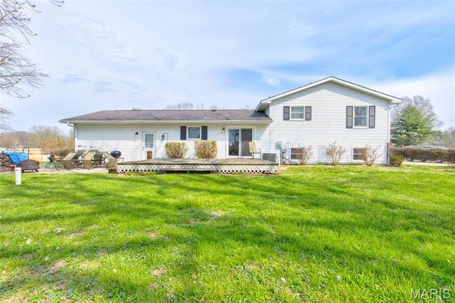 79 Rolling Meadows Drive, Godfrey, IL 62035