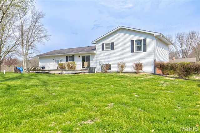 79 Rolling Meadows Drive, Godfrey, IL 62035