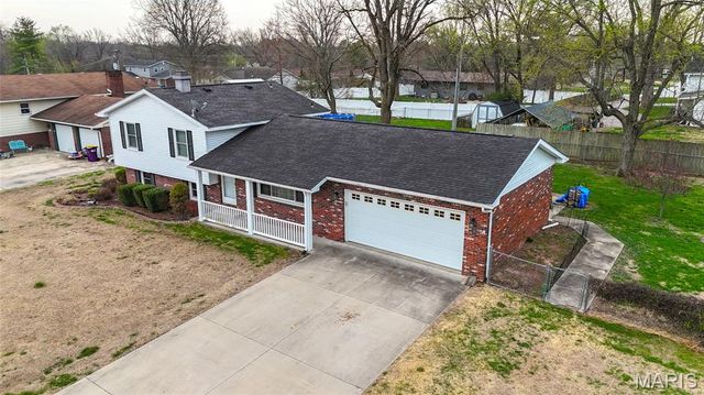 79 Rolling Meadows Drive, Godfrey, IL 62035