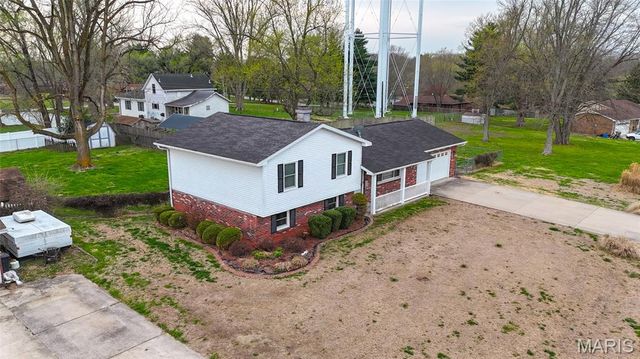 79 Rolling Meadows Drive, Godfrey, IL 62035