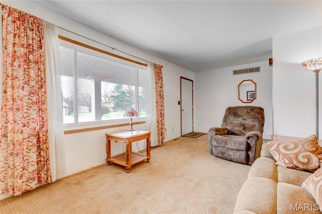 79 Rolling Meadows Drive, Godfrey, IL 62035