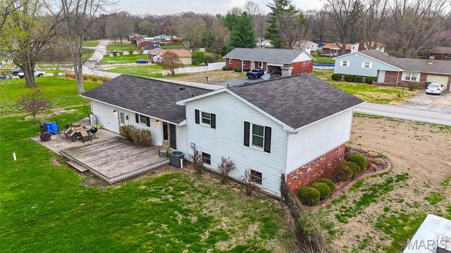 79 Rolling Meadows Drive, Godfrey, IL 62035