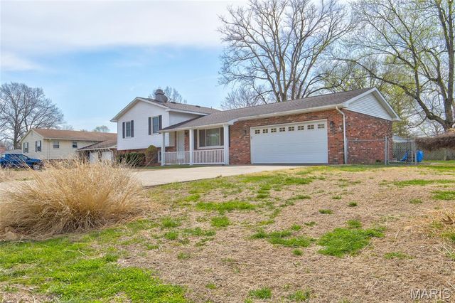 79 Rolling Meadows Drive, Godfrey, IL 62035