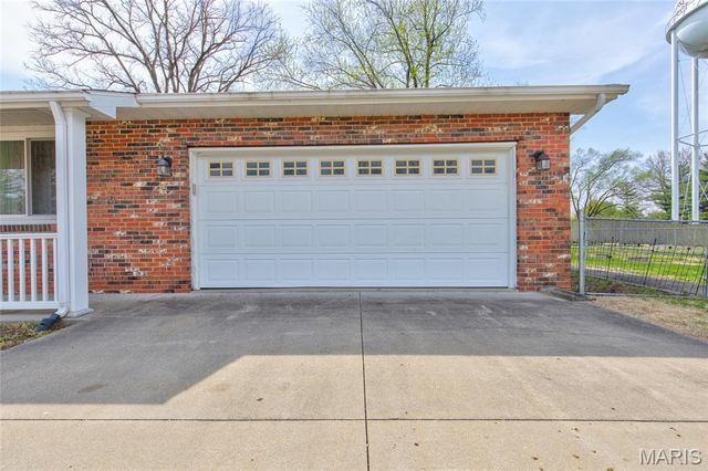 79 Rolling Meadows Drive, Godfrey, IL 62035