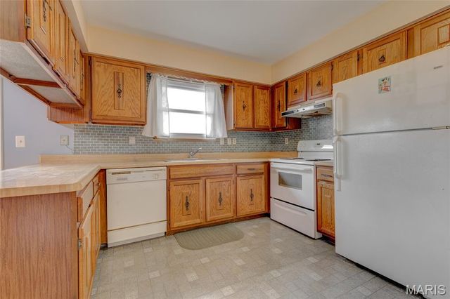 79 Rolling Meadows Drive, Godfrey, IL 62035