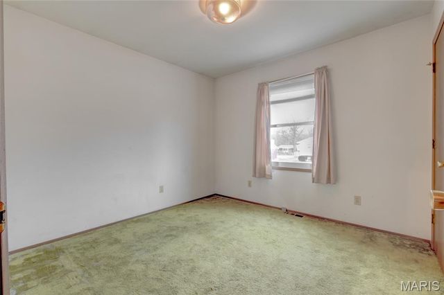 79 Rolling Meadows Drive, Godfrey, IL 62035