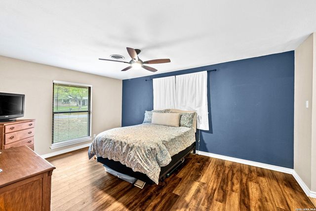 14307 Oak Shadows Dr, San Antonio, TX 78232