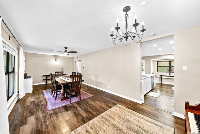 14307 Oak Shadows Dr, San Antonio, TX 78232