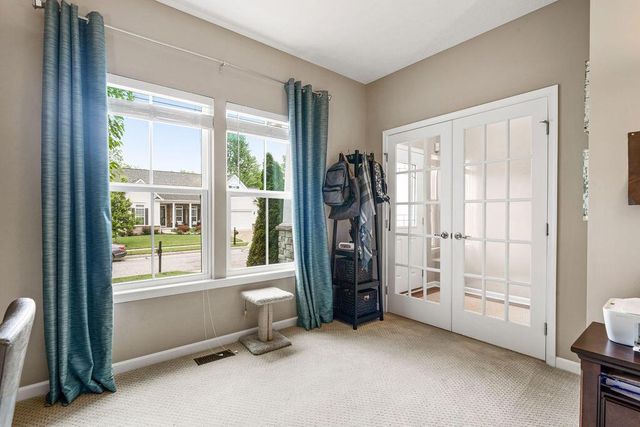 2045 E Gardenia Drive, Pataskala, OH 43062