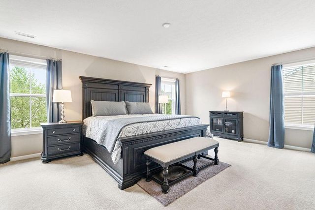 2045 E Gardenia Drive, Pataskala, OH 43062