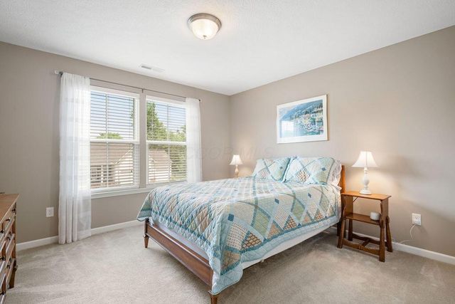 2045 E Gardenia Drive, Pataskala, OH 43062